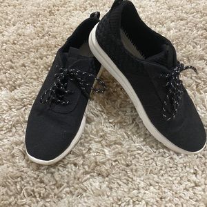 EUC Ladies TOMS Sneakers